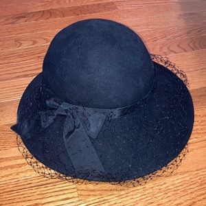 Black felt Importina veiled hat